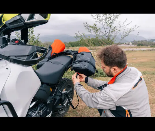 Maletas, baúles y alforjes: ¿cuál es la mejor opción de equipaje para tu moto?